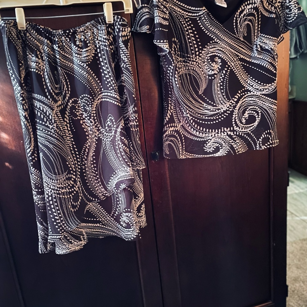 Petite Top and skirt with black & White pattern by Karin Stevens.  Really cute!